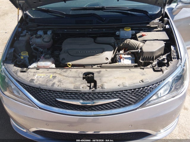Chrysler Pacifica Hybrid Limited 2020 2C4RC1N76LR113648 Image 10