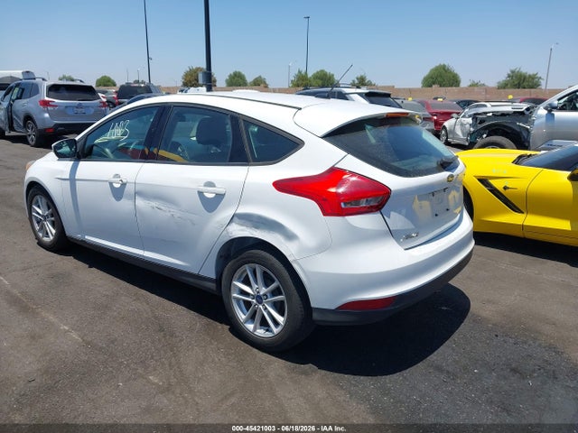 Ford FOCUS SE 2017 1FADP3K24HL263573 Image 3