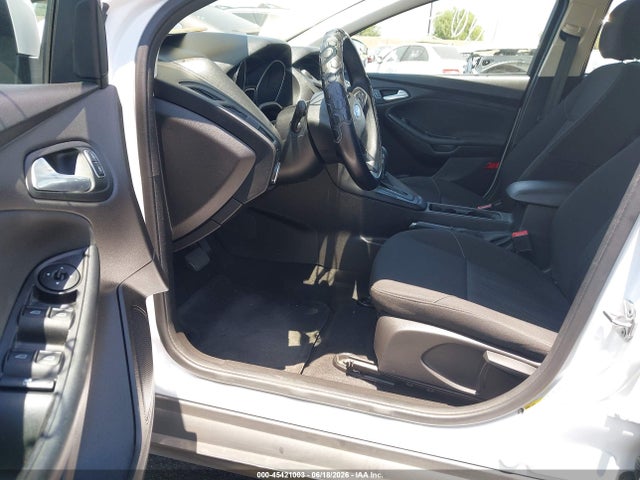 Ford FOCUS SE 2017 1FADP3K24HL263573 Image 5