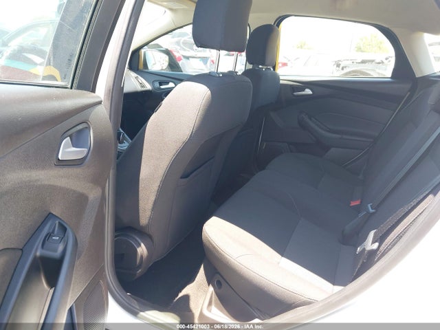 Ford FOCUS SE 2017 1FADP3K24HL263573 Image 8
