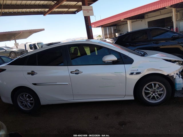 Toyota Prius Two 2016 JTDKBRFU7G3008011 Image 14