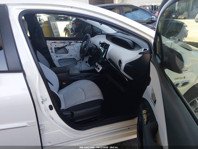 Toyota Prius Two 2016 JTDKBRFU7G3008011 Image 5