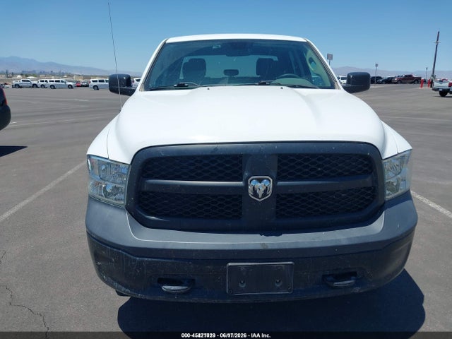 45421029 :رقم المزاد ، 1C6RR7KG5JS144172 vin ، 2018 Ram 1500 Tradesman  4x4 5'7 Box مزاد بيع