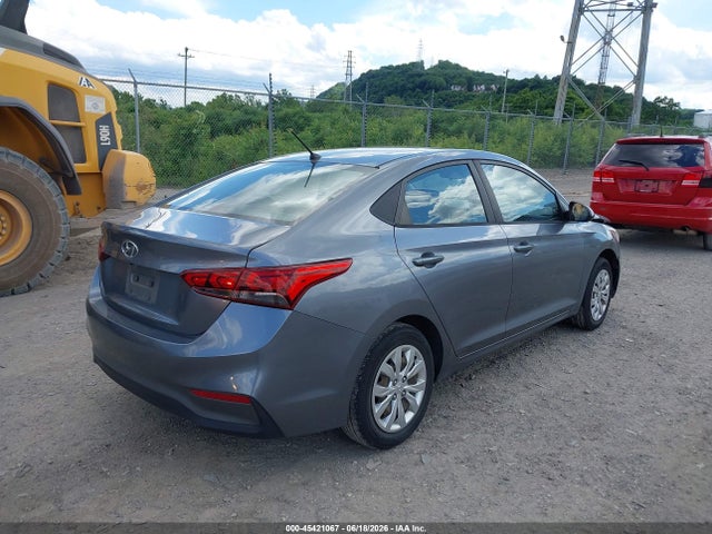45421067 :رقم المزاد ، 3KPC24A36JE031110 vin ، 2018 Hyundai Accent Se مزاد بيع