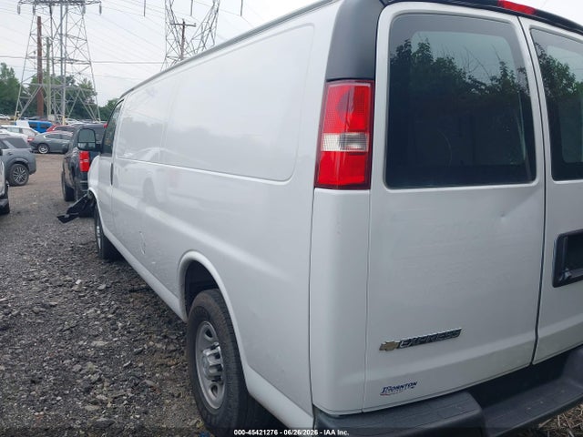Chevrolet Express 2500 Work Van 2017 1GCWGBFF7H1101118 Image 3