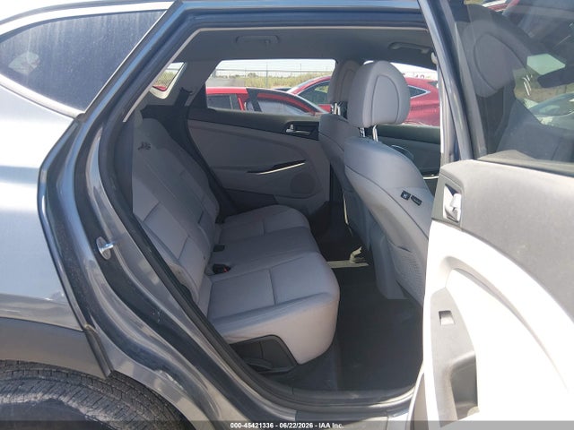 45421336 :رقم المزاد ، KM8J23A44JU659450 vin ، 2018 Hyundai Tucson Se مزاد بيع