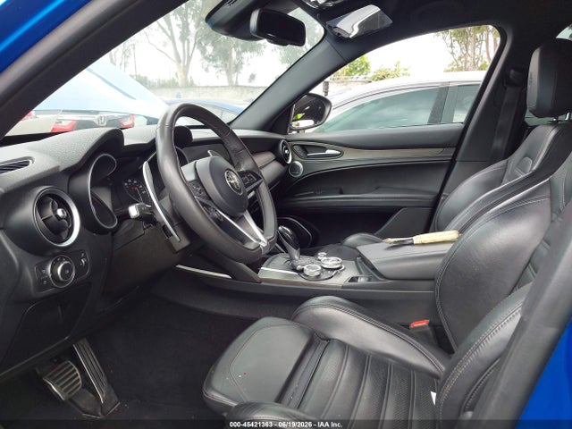 45421363 :رقم المزاد ، ZASFAKNN6J7B92922 vin ، 2018 Alfa Romeo Stelvio Ti Sport Awd مزاد بيع