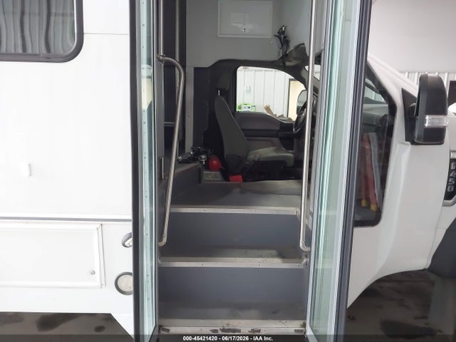 Auction sale of the 2017 Ford F-450 Chassis Xl, vin: 1FDAF4GT8HEF24100, lot number: 45421420