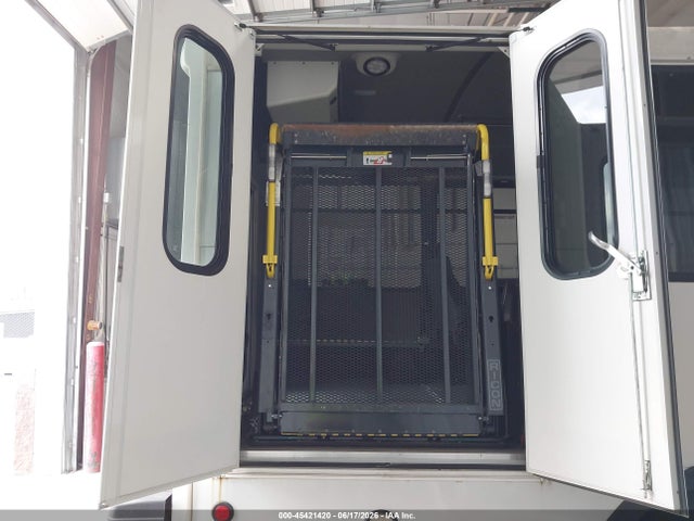 Auction sale of the 2017 Ford F-450 Chassis Xl, vin: 1FDAF4GT8HEF24100, lot number: 45421420