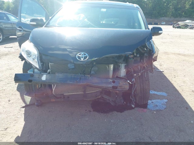5TDDK3DC5ES071765 Toyota Sienna Limited 7 Passenger