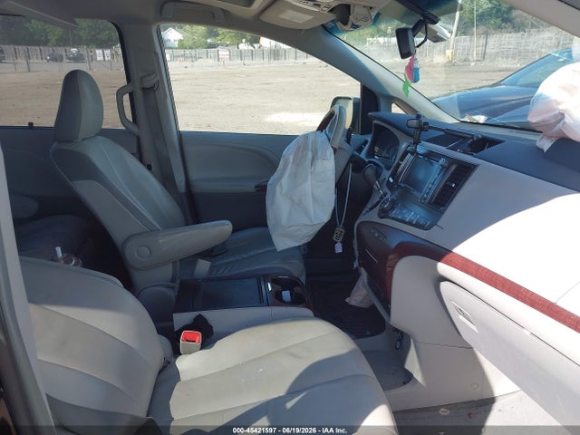 5TDDK3DC5ES071765 Toyota Sienna Limited 7 Passenger