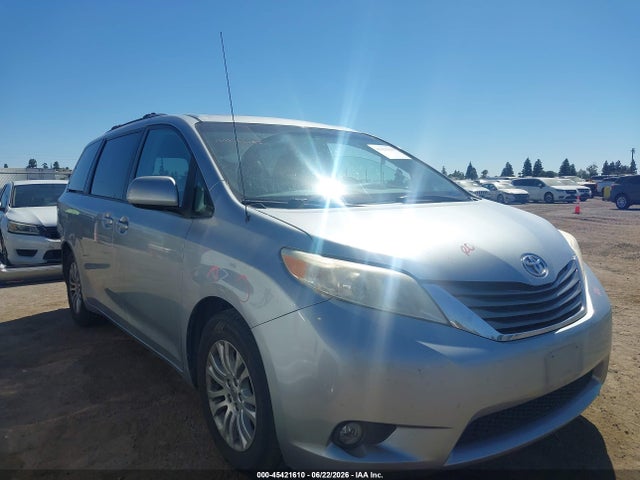 Toyota Sienna Xle V6 8 Passenger 2014 5TDYK3DC7ES442121 главное изображение