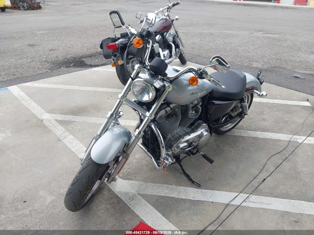 Harley-Davidson Xl883 Superlow 2014 1HD4CR214EC411831 Image 2