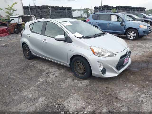45421788 :رقم المزاد ، JTDKDTB33F1581471 vin ، 2015 Toyota Prius C One مزاد بيع