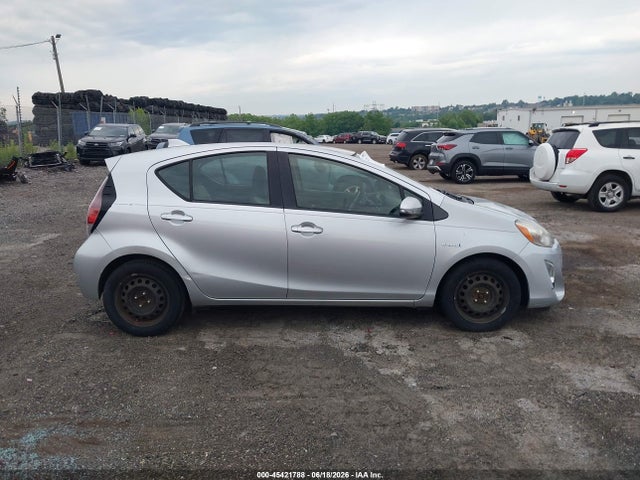 45421788 :رقم المزاد ، JTDKDTB33F1581471 vin ، 2015 Toyota Prius C One مزاد بيع