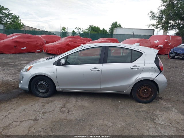 45421788 :رقم المزاد ، JTDKDTB33F1581471 vin ، 2015 Toyota Prius C One مزاد بيع