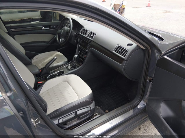2014 Volkswagen Passat 1.8t Sport მანქანა იყიდება აუქციონზე, vin: 1VWBT7A39EC087935, აუქციონის ნომერი: 45421796