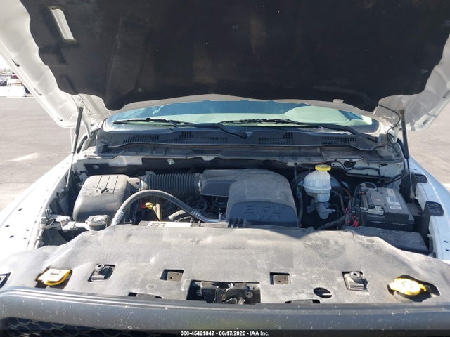 1C6RR7FG6JS326120 RAM 1500 Tradesman 4x4 6&#039;4 Box