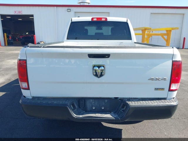 1C6RR7FG6JS326120 RAM 1500 Tradesman 4x4 6&#039;4 Box