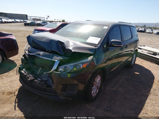 KIA SEDONA LX 2017 KNDMB5C19H6326157 Image 2