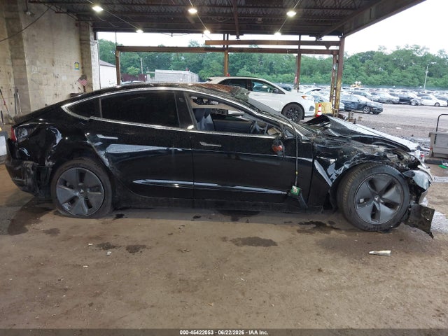 Продажа на аукционе авто 2018 Tesla Model 3 Long Range/performance, vin: 5YJ3E1EB7JF182295, номер лота: 45422053
