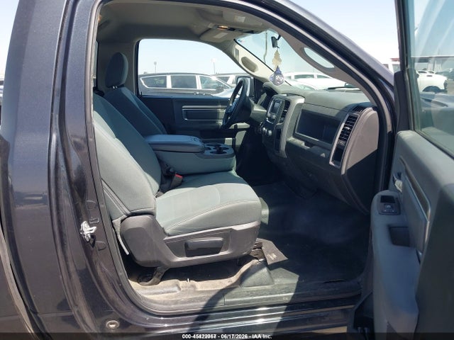 45422067 :رقم المزاد ، 3C6JR6DG7JG255351 vin ، 2018 Ram 1500 Tradesman  4x2 8' Box مزاد بيع