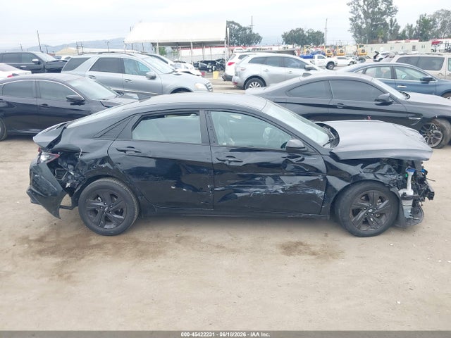 5NPLM4AG2MH003205 Hyundai ELANTRA SEL