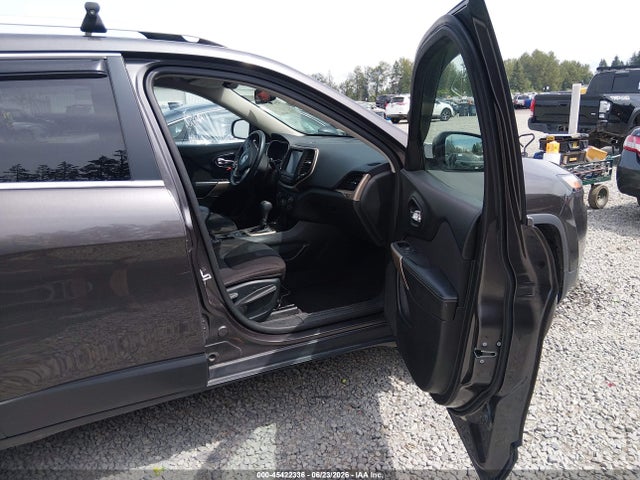 1C4PJMCB5HW657885 Jeep Cherokee Latitude 4x4