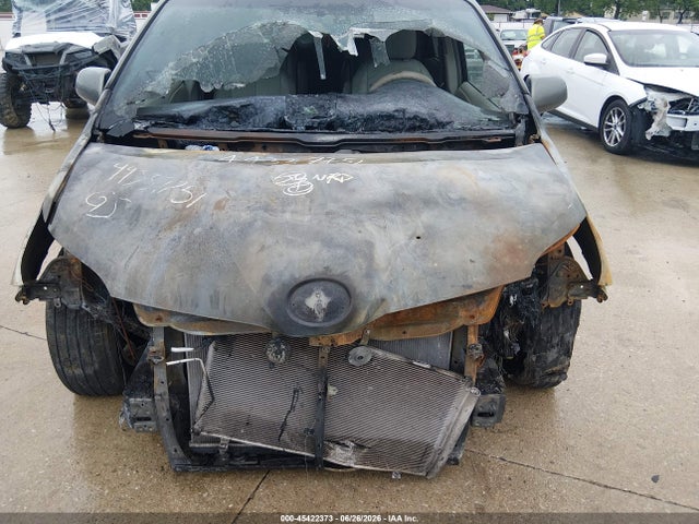 2011 Toyota Sienna Le V6 მანქანა იყიდება აუქციონზე, vin: 5TDKK3DC6BS045601, აუქციონის ნომერი: 45422373