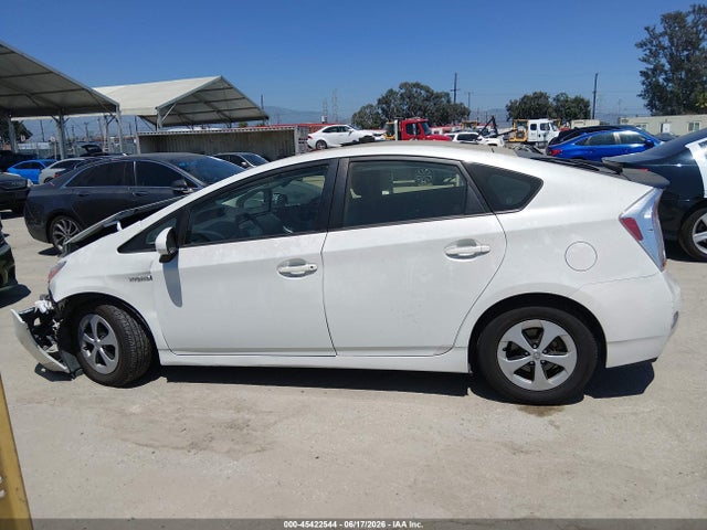 Toyota Prius Three 2014 JTDKN3DU2E1759632 Image 16