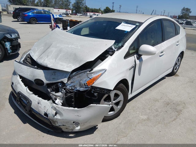 Toyota Prius Three 2014 JTDKN3DU2E1759632 Image 2