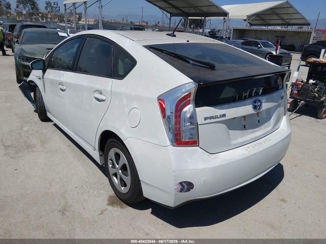 Toyota Prius Three 2014 JTDKN3DU2E1759632 Image 3