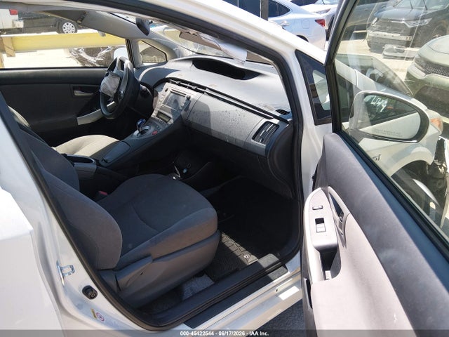 Toyota Prius Three 2014 JTDKN3DU2E1759632 Image 5