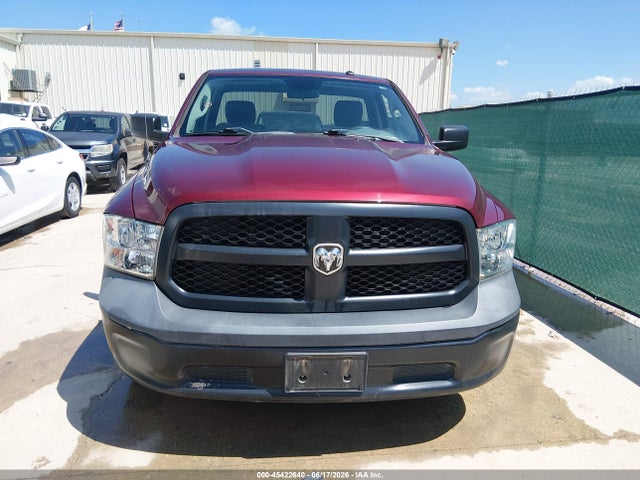 45422640 :رقم المزاد ، 3C6JR6DG1JG318153 vin ، 2018 Ram 1500 Tradesman  4x2 8' Box مزاد بيع