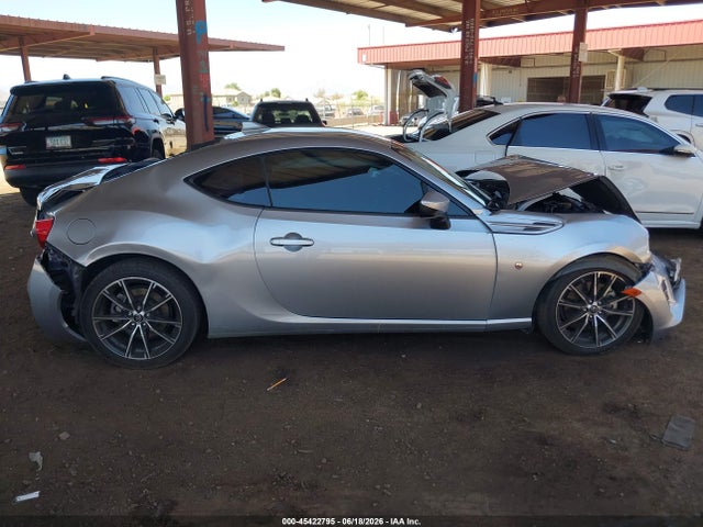 JF1ZNAA1XH8704828 Toyota 86