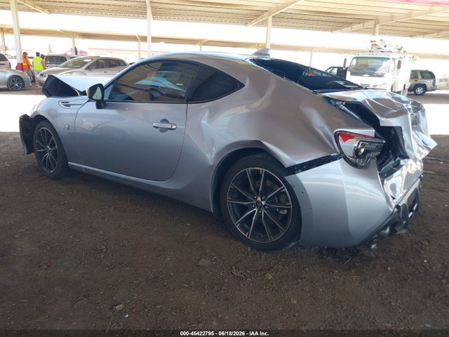 JF1ZNAA1XH8704828 Toyota 86