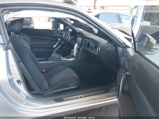 JF1ZNAA1XH8704828 Toyota 86