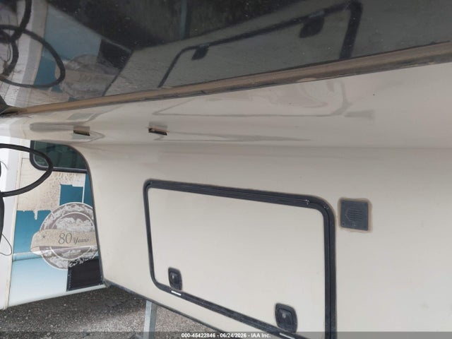 45422846 :رقم المزاد ، 54CB12Y28F1V11272 vin ، 2015 Winnebago Voyage مزاد بيع