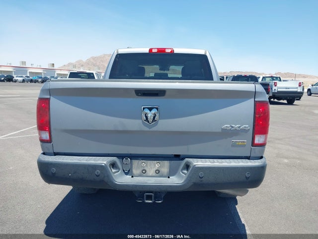 1C6RR7KG0KS645455 RAM 1500 Classic Tradesman 4x4 5&#039;7 Box