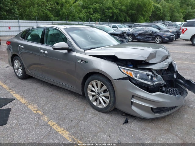 2016 Kia Optima Ex მანქანა იყიდება აუქციონზე, vin: 5XXGU4L37GG056302, აუქციონის ნომერი: 45422899