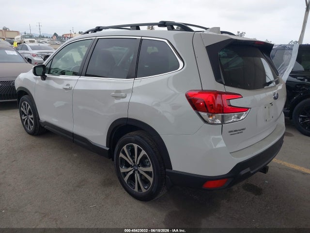 Subaru Forester Limited 2023 JF2SKANCXPH410846 Image 3
