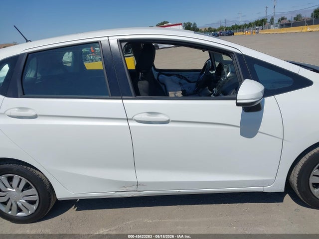 Honda FIT LX 2017 3HGGK5H53HM710185 Image 13