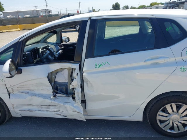 Honda FIT LX 2017 3HGGK5H53HM710185 Image 14