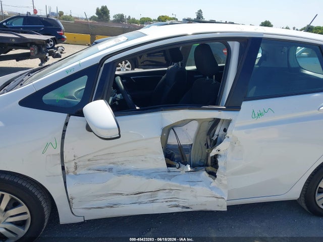 Honda FIT LX 2017 3HGGK5H53HM710185 Image 6