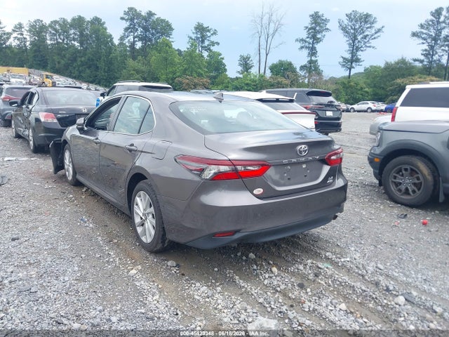45423348 :رقم المزاد ، 4T1R11BK6NU049868 vin ، 2022 Toyota Camry Le Awd مزاد بيع