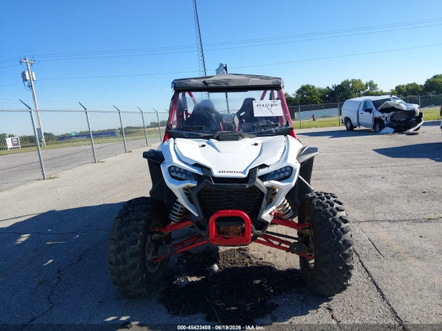1HFVE06F1P4300603 Honda Sxs1000 S4x