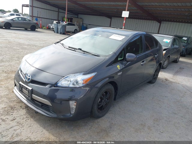 Toyota PRIUS PLUG-IN 2014 JTDKN3DP8E3050119 Image 2