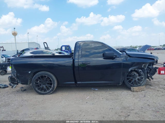 3C6JR6AT5HG745864 RAM 1500 Express 4x2 6&#039;4 Box