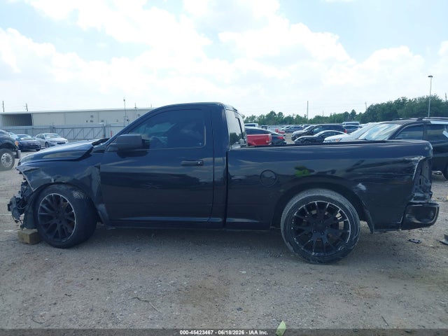 3C6JR6AT5HG745864 RAM 1500 Express 4x2 6&#039;4 Box