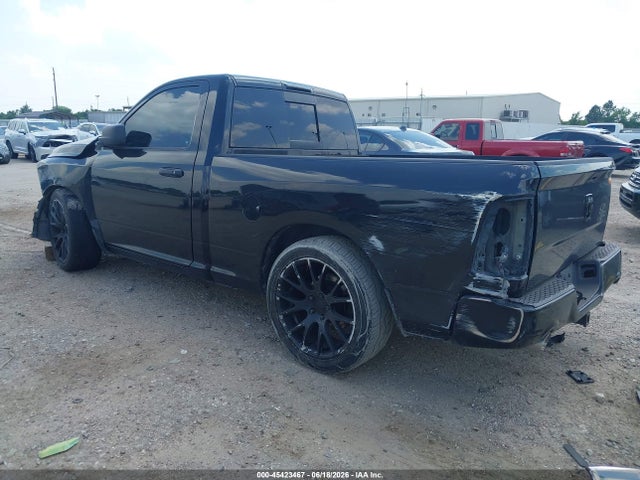 3C6JR6AT5HG745864 RAM 1500 Express 4x2 6&#039;4 Box
